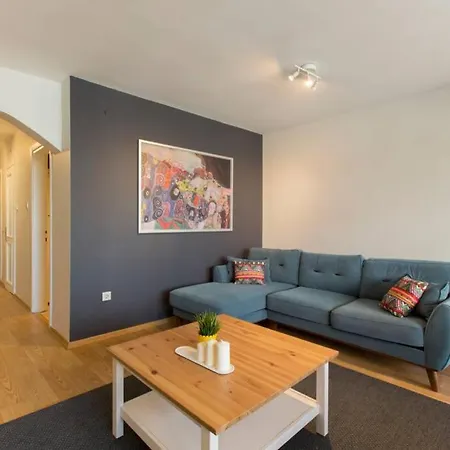 Centrally Located Huge In Cihangir Apartment *