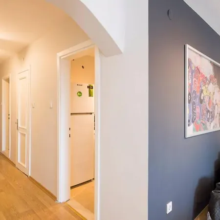 Centrally Located Huge In Cihangir Apartment Istanbul