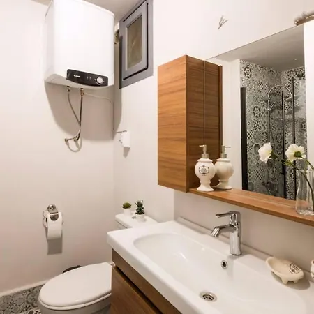 Centrally Located Huge In Cihangir Apartment Istanbul