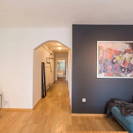 Centrally Located Huge In Cihangir Apartment