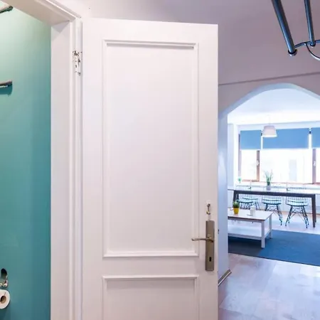 Apartment Centrally Located Huge In Cihangir *